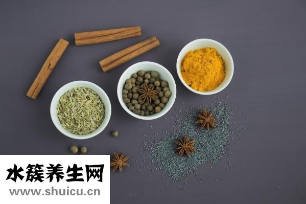 一个鸡蛋多少热量（一个水煮的鸡蛋的热量）