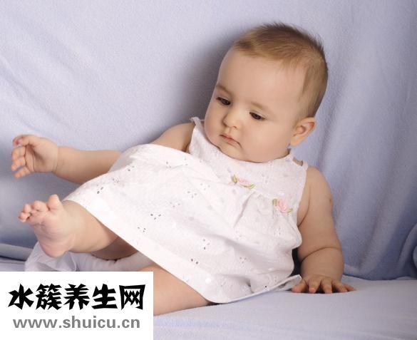 婴儿吃手要不要阻止
