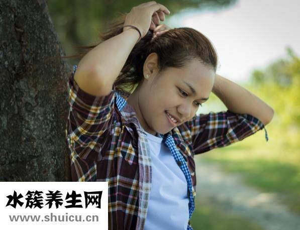 右边肋骨下疼