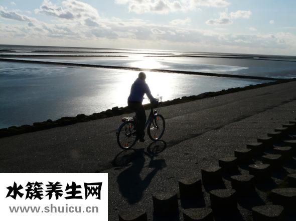 上厕所拉血怎么回事（便血是怎么回事呢）