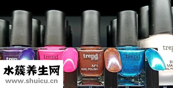 没有购买化妆品的女性可以通过片仔张进行化妆