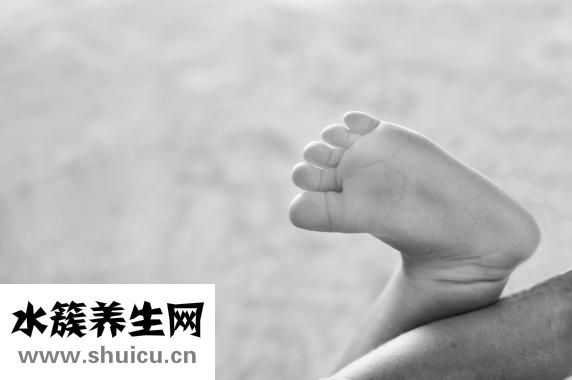 手脚出汗什么原因