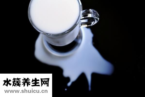 新生儿喂奶粉