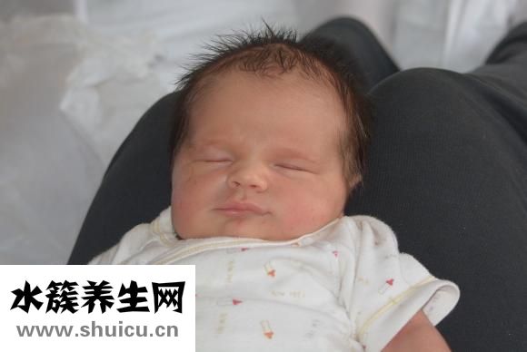 婴儿什么时候会笑