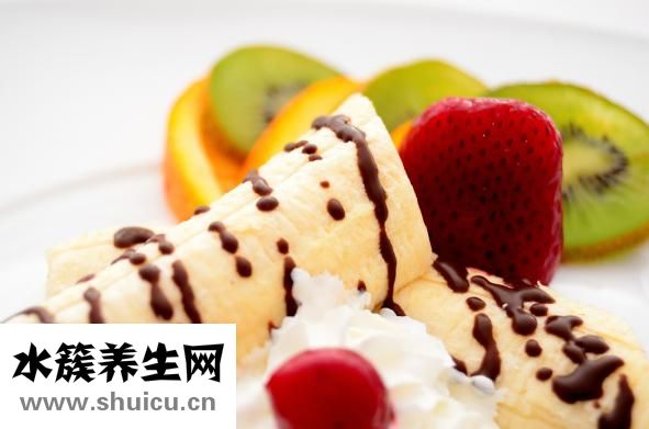 保持颈部肌肉紧实可做仰卧起坐运动