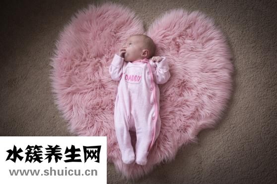 小孩一直吐