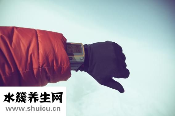 手抽搐是怎么回事