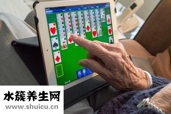 扶摔倒老人