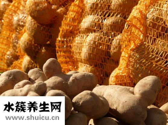 土豆生吃会中毒吗