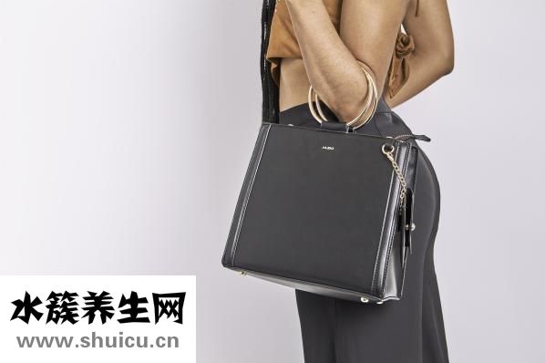 小便时尿道痛女性