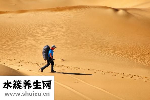 哑铃练手臂