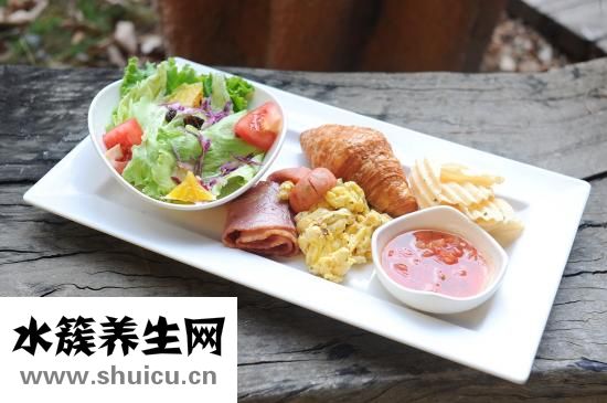 晚上吃食材人数较多应吃早饭避免发胖