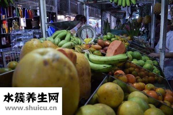 晚上吃草莓