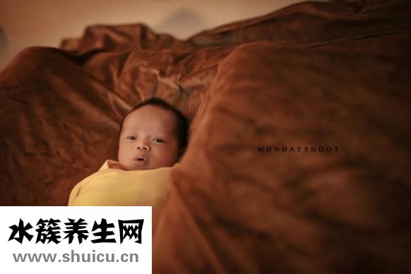 新生儿手脚脱皮