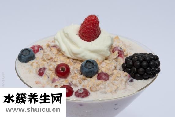 吃螃蟹可以喝牛奶吗