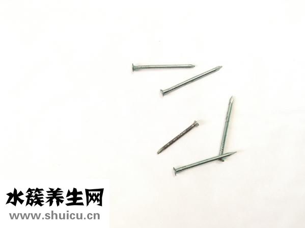 指甲有横纹