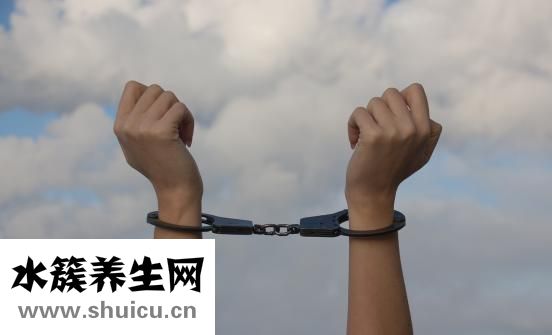 怎样消除飞蚊症