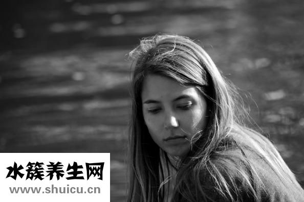 下面湿湿的