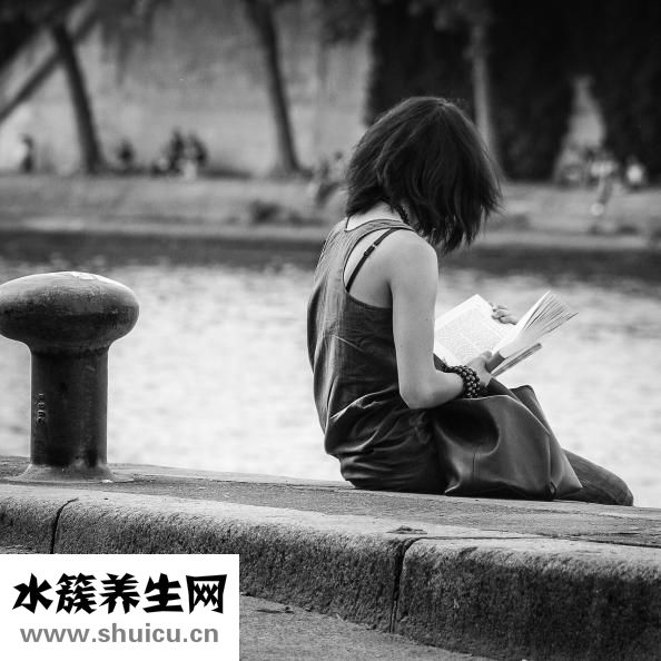 屋里潮湿怎么解决