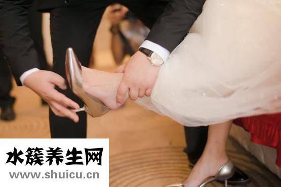 新鞋磨脚后跟