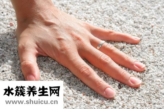 小手指发麻