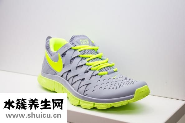 下蹲可让大腿根部线框更紧实现瘦腿目的