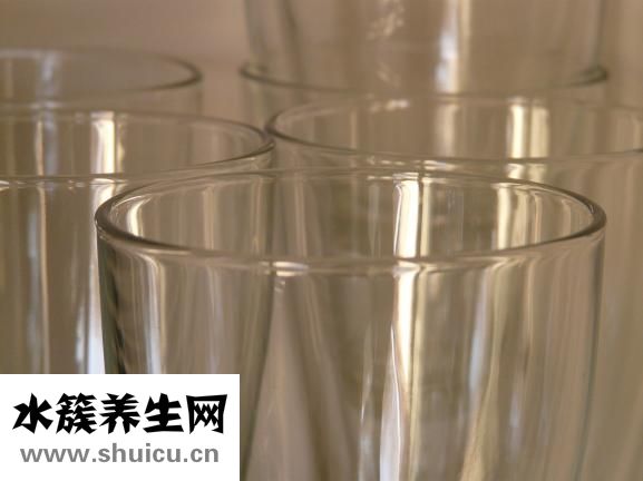 手背上长痣