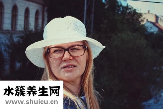 眼睛散光是怎么回事