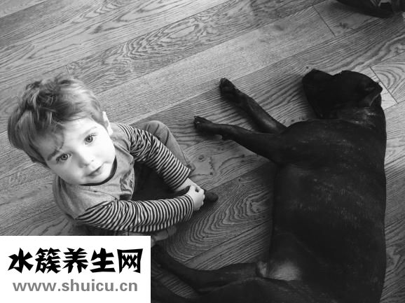 胎儿偏大两周正常吗
