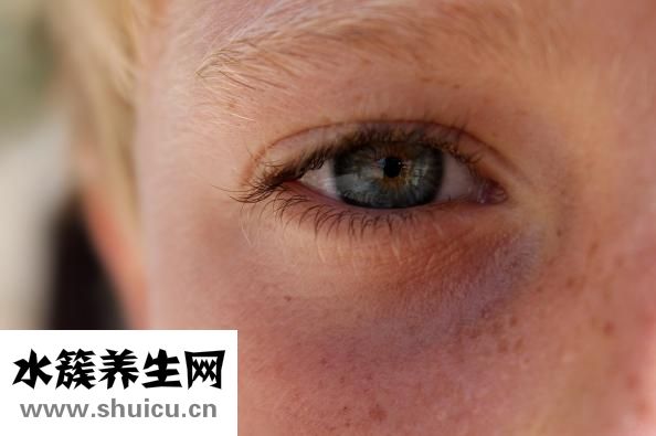 眼部疾病：眼睑下出血可能是眼睛发炎所致