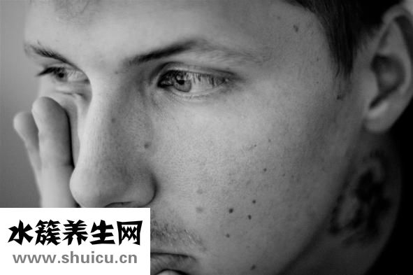 眼睑板腺堵塞