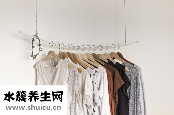 衣服发黄怎么办