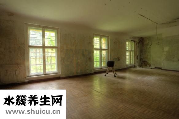 衣服发黄怎么办