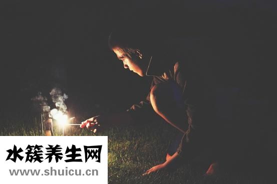 胸口骨头疼