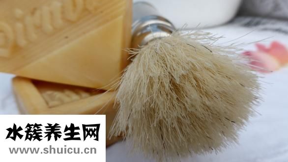 用肥皂洗脸