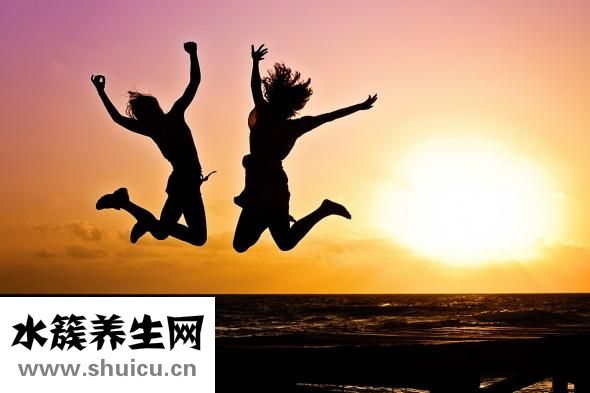 高低肩的睡觉方法