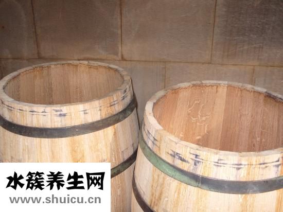 泡脚的木桶