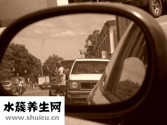 涌泉穴在哪个位置