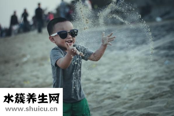 牙齿有异味？可用美白牙膏清理消毒