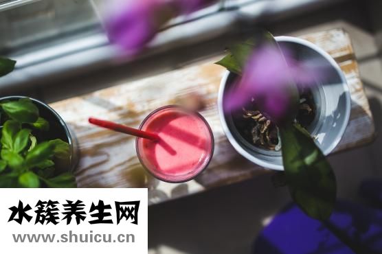 榨果汁要加水吗