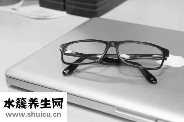 洗隐形眼镜