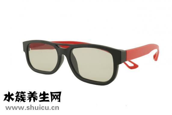 腿上出现红血丝可能是皮肤过敏或体内失衡造成