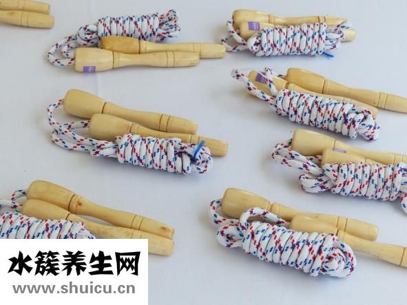跳绳小腿疼