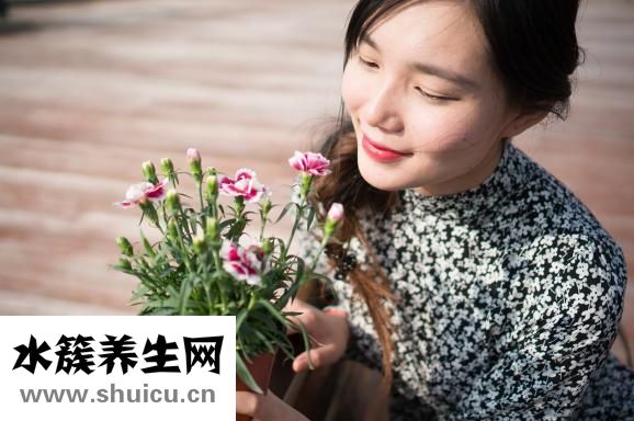 附近的老女人
