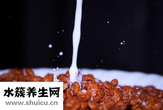 月经期身体有轻度不适感是因为什么？