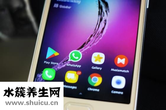 躺着玩手机的危害