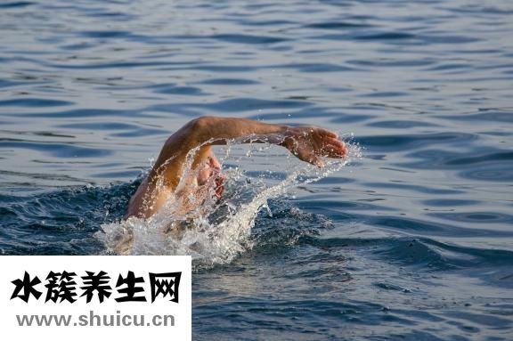 胎宝宝打嗝