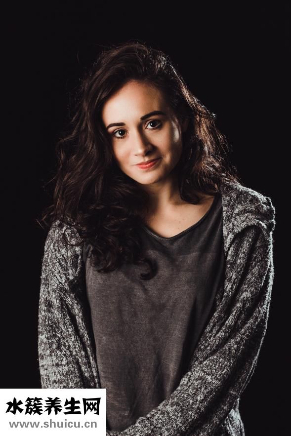 下嘴唇抽搐怎么回事