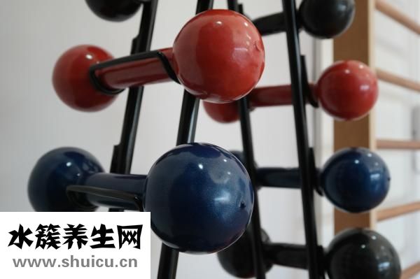 胸肌中缝怎么练