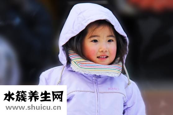 牙槽骨突出图片